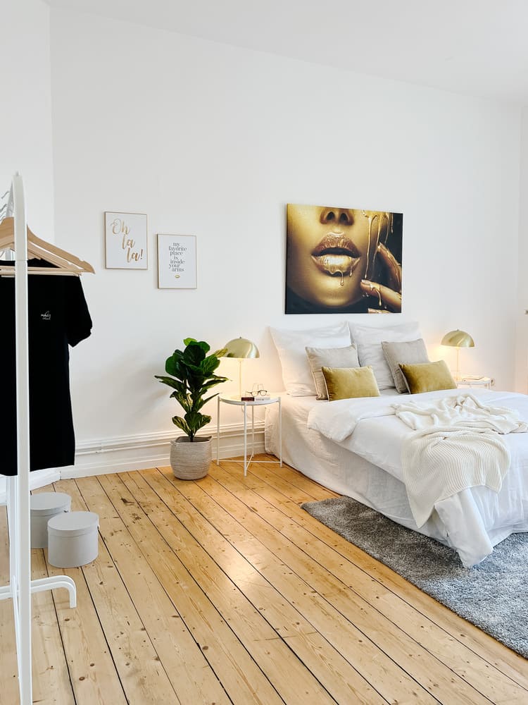 Schlafzimmer Staging, Altbau in Frankfurt. Anja Krohnen Home Staging.