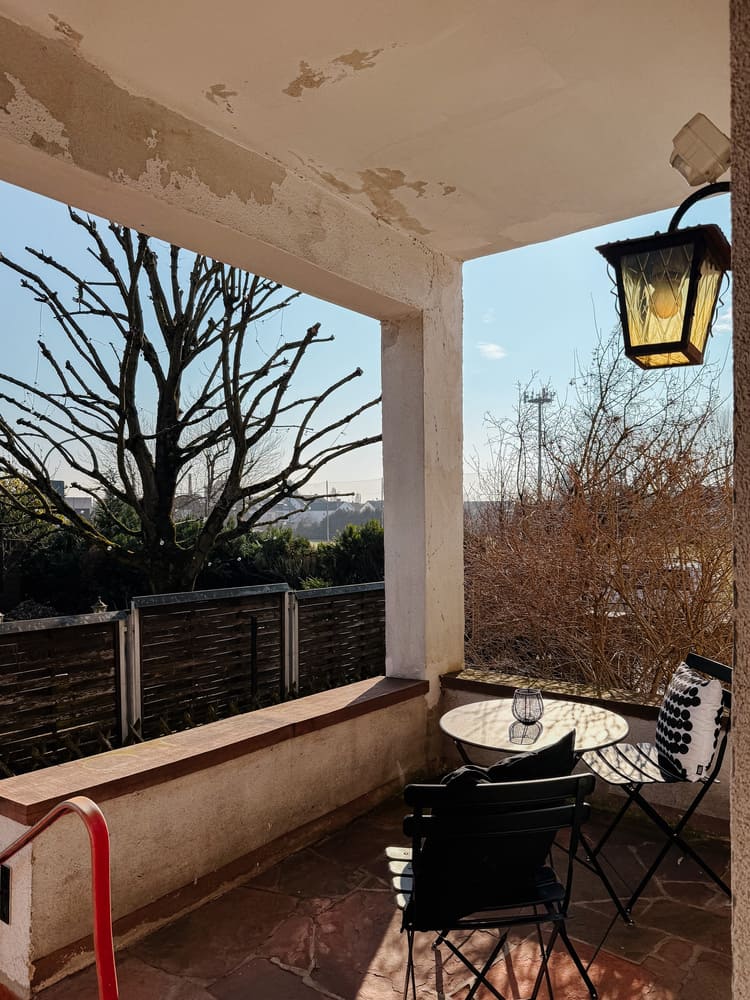 Erbimmobilie Seligenstadt_Vorher Nachher Home Staging 14 Liebevoll gestalteter Eingangsbereich – Veranda nach Home Staging in Seligenstadt