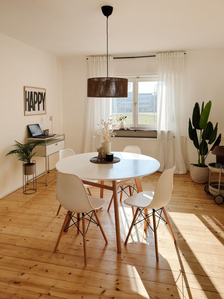 Erbimmobilie Seligenstadt_Vorher Nachher Home Staging 15 Einladender erster Eindruck: Die Veranda der Erbimmobilie in Seligenstadt wurde durch Anja Krohnen Home Staging liebevoll inszeniert – ein stimmiger Empfangsbereich mit Charme und Detailverliebtheit.