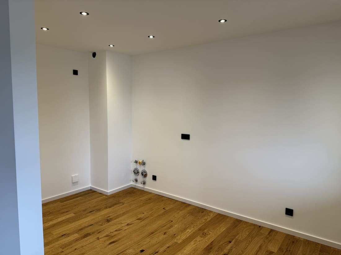 Küchenbereich einer renovierten Fix-&-Flip-Wohnung in Kleinostheim vor dem Home Staging.