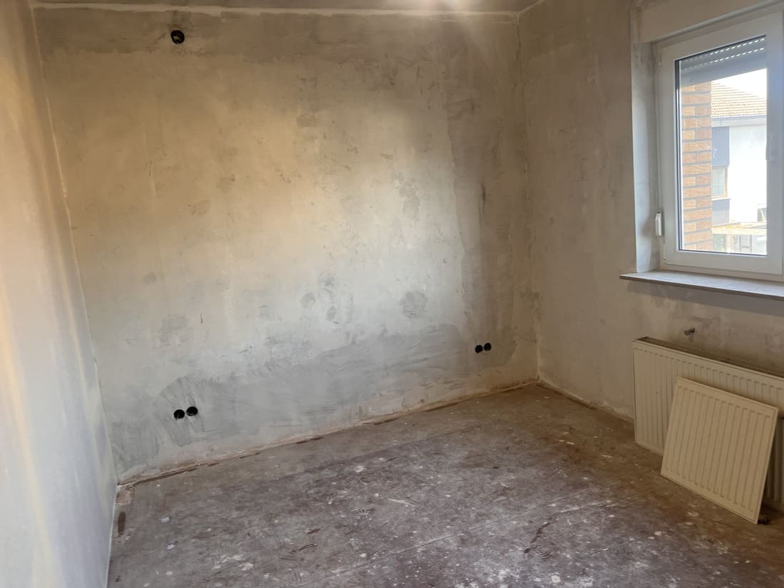 Fix & Flip Miltenberg_Vorher Nachher Home Staging 12 Raum im ersten Obergeschoss während der Sanierung – zukünftiges Büro oder Gästezimmer