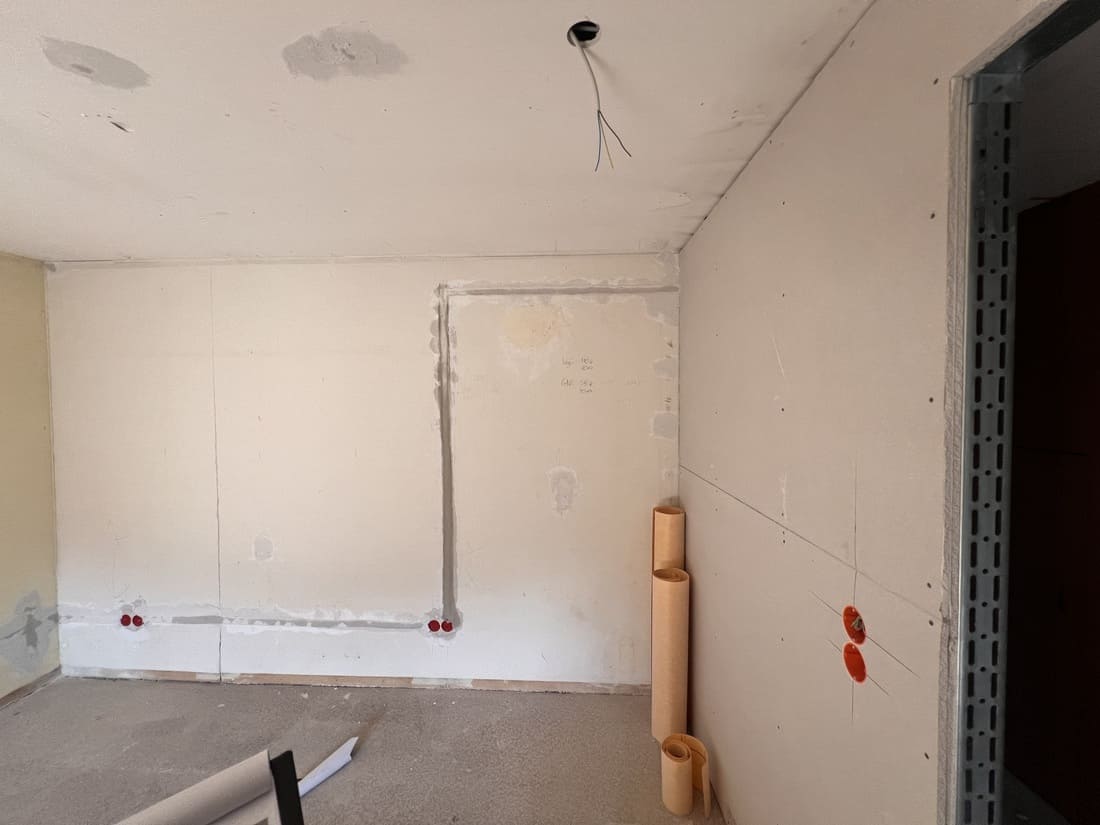 Fix & Flip Miltenberg_Vorher Nachher Home Staging 14 Elternschlafzimmer im zweiten Obergeschoss während der Sanierung