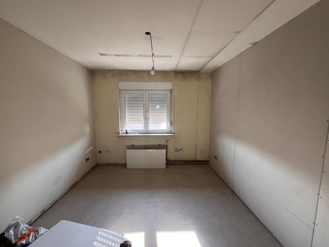 Fix & Flip Miltenberg_Vorher Nachher Home Staging 16 Kinderzimmer im zweiten Obergeschoss während der Sanierungsarbeiten