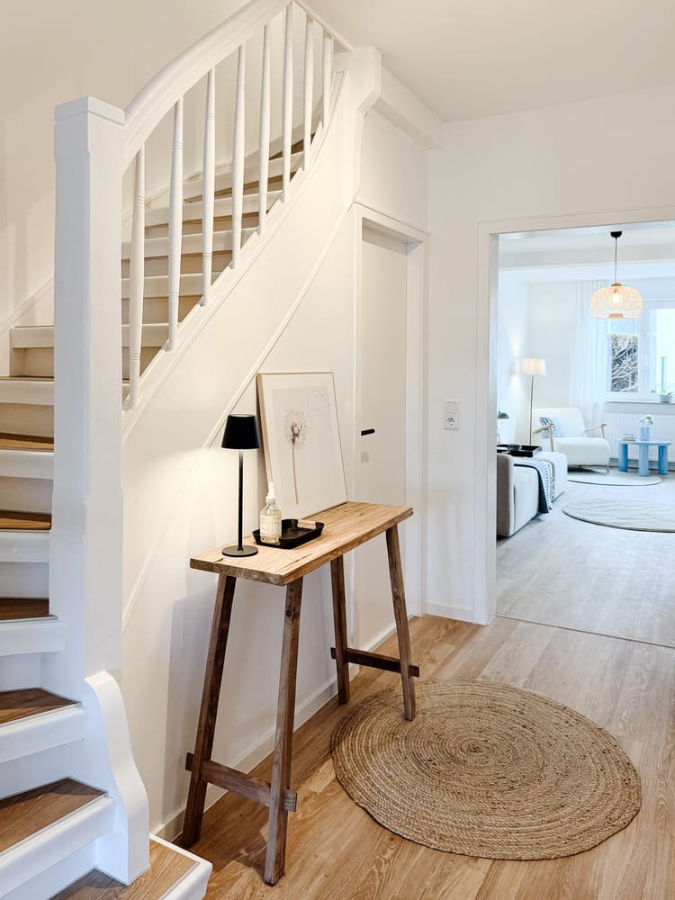 Fix & Flip Miltenberg_Vorher Nachher Home Staging 16 Heller Eingangsflur nach Sanierung und Home Staging