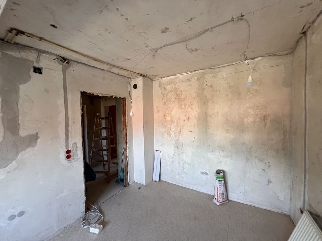 Fix & Flip Miltenberg_Vorher Nachher Home Staging 18 Jugendzimmer während der Renovierung. Vorher Nachher Vergleich Home Staging