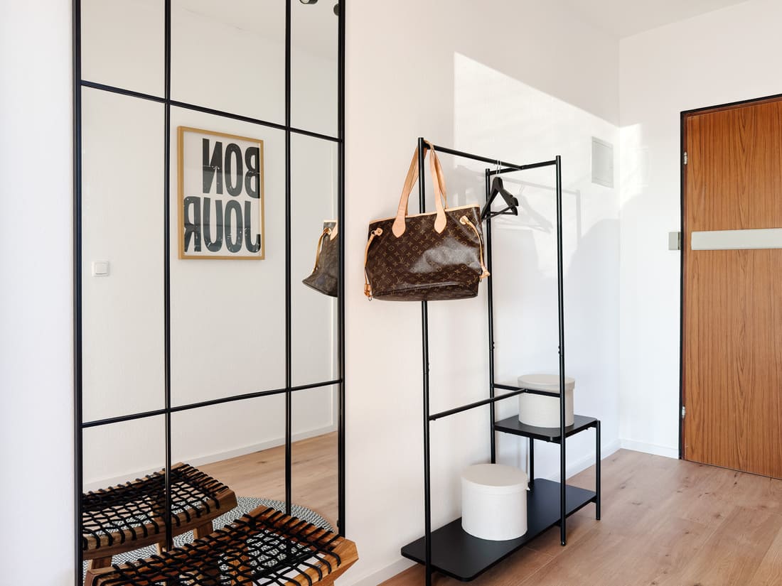 Fix und Flip Bad Homburg_Vorher Nachher Home Staging 14 Stilvoll eingerichteter Flur nach Home Staging mit wohnlicher Atmosphäre