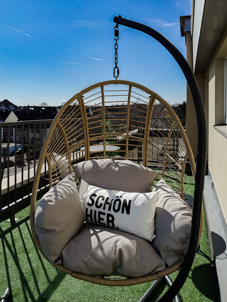 Fix und Flip Bad Homburg_Vorher Nachher Home Staging 2 Dachterrasse mit Lounge und Hängesessel – Home Staging von Anja Krohnen