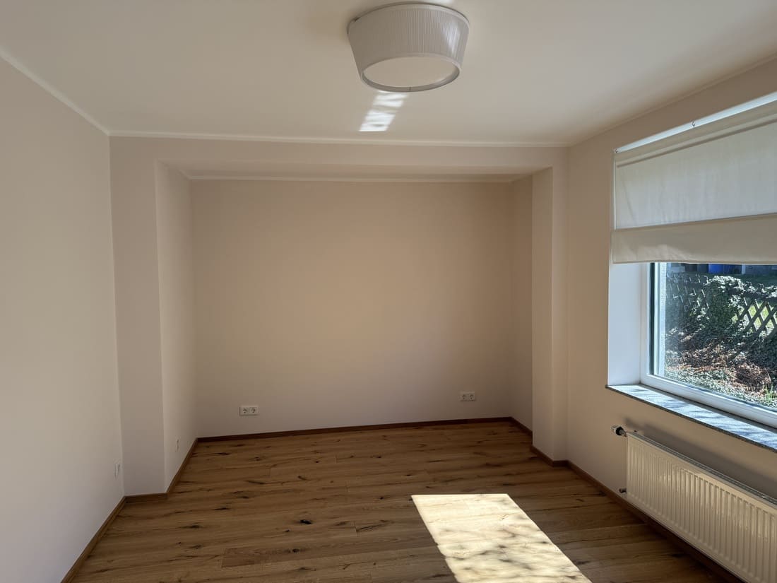 Leeres Schlafzimmer einer Erbimmobilie in Sailauf bei Aschaffenburg vor dem professionellen Home Staging