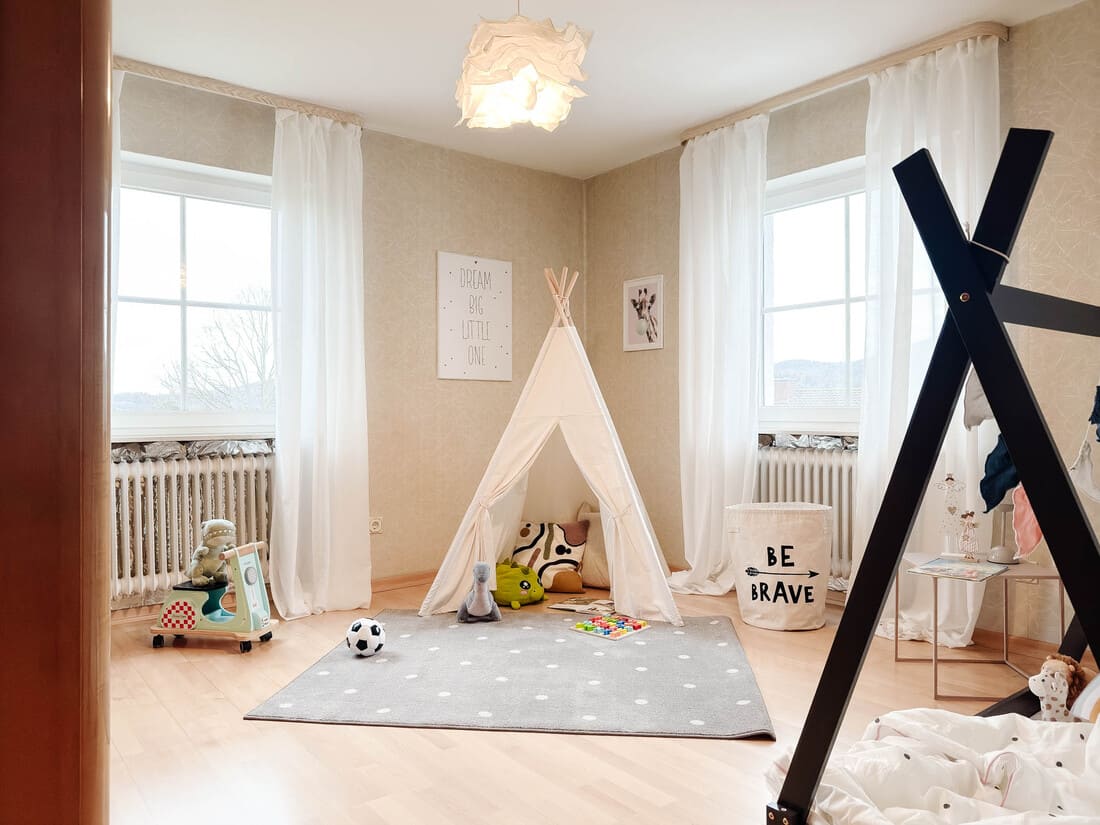 Wohnlich eingerichtetes Kinderzimmer einer Erbimmobilie in Sailauf bei Aschaffenburg nach professionellem Home Staging