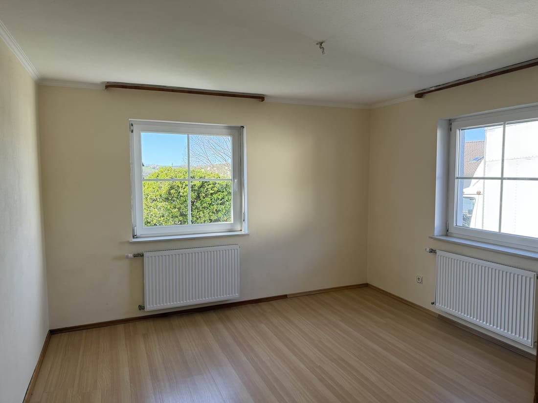 Leeres Kinderzimmer einer Erbimmobilie in Sailauf bei Aschaffenburg vor dem Home Staging. Anja Krohnen Home Staging Alzenau