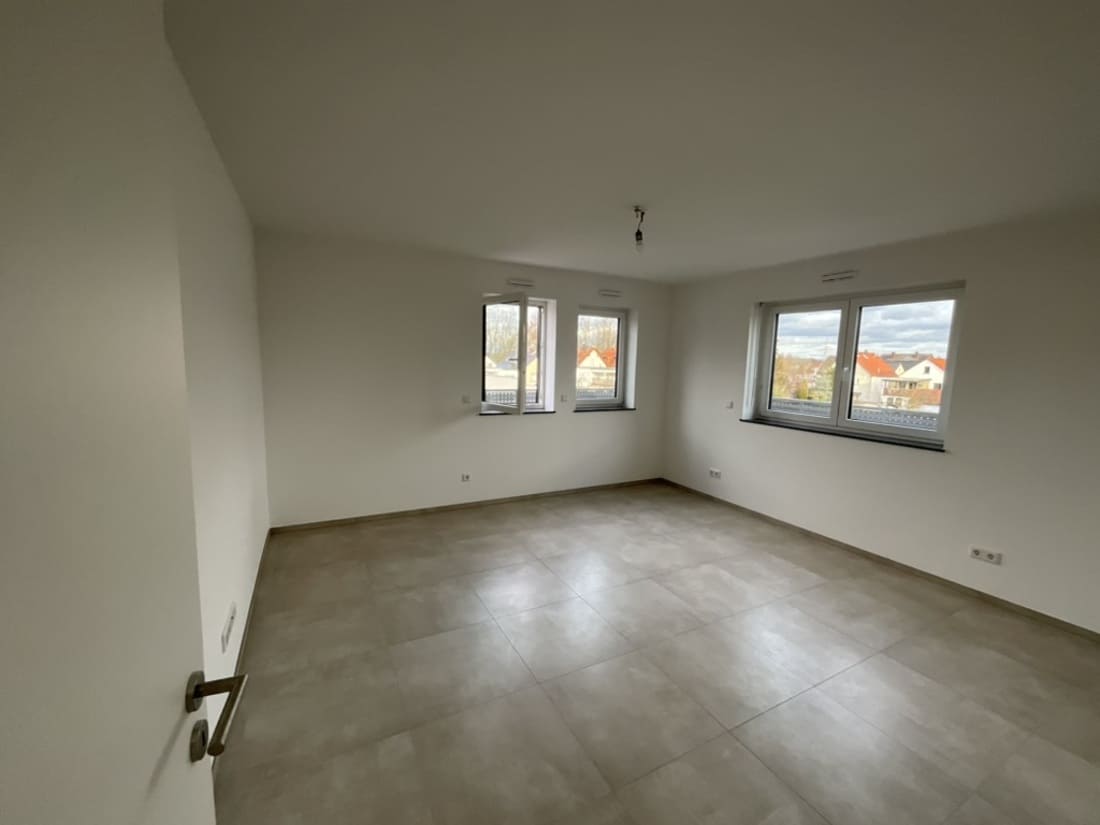 Leere Immobilie in Hainburg Klein Krotzenburg vor Home Staging.