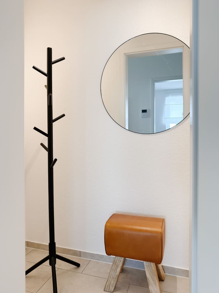 Musterwohnung Heidelberg_VorherNachher Detailaufnahme Flur mit Garderobe nach Home Staging in Heidelberg