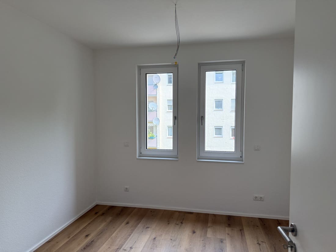 Musterwohnung Heidelberg_VorherNachher10 Leeres Zimmer vor dem Home Staging in Heidelberg, später als Home-Office und Gästezimmer eingerichtet