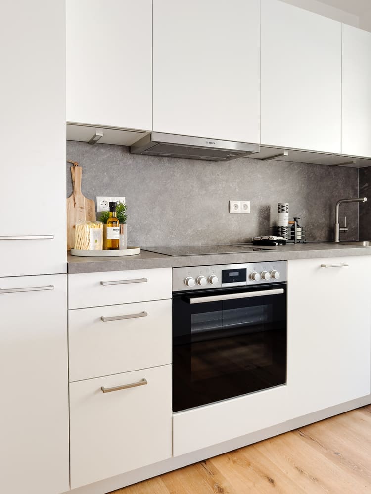 Musterwohnung Heidelberg_VorherNachher10 Detailaufnahme Küche nach Home Staging in Heidelberg mit stilvoller Dekoration