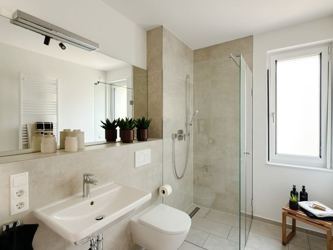 Musterwohnung Heidelberg_VorherNachher11 Modern eingerichtetes Tageslichtbad nach Home Staging in Heidelberg